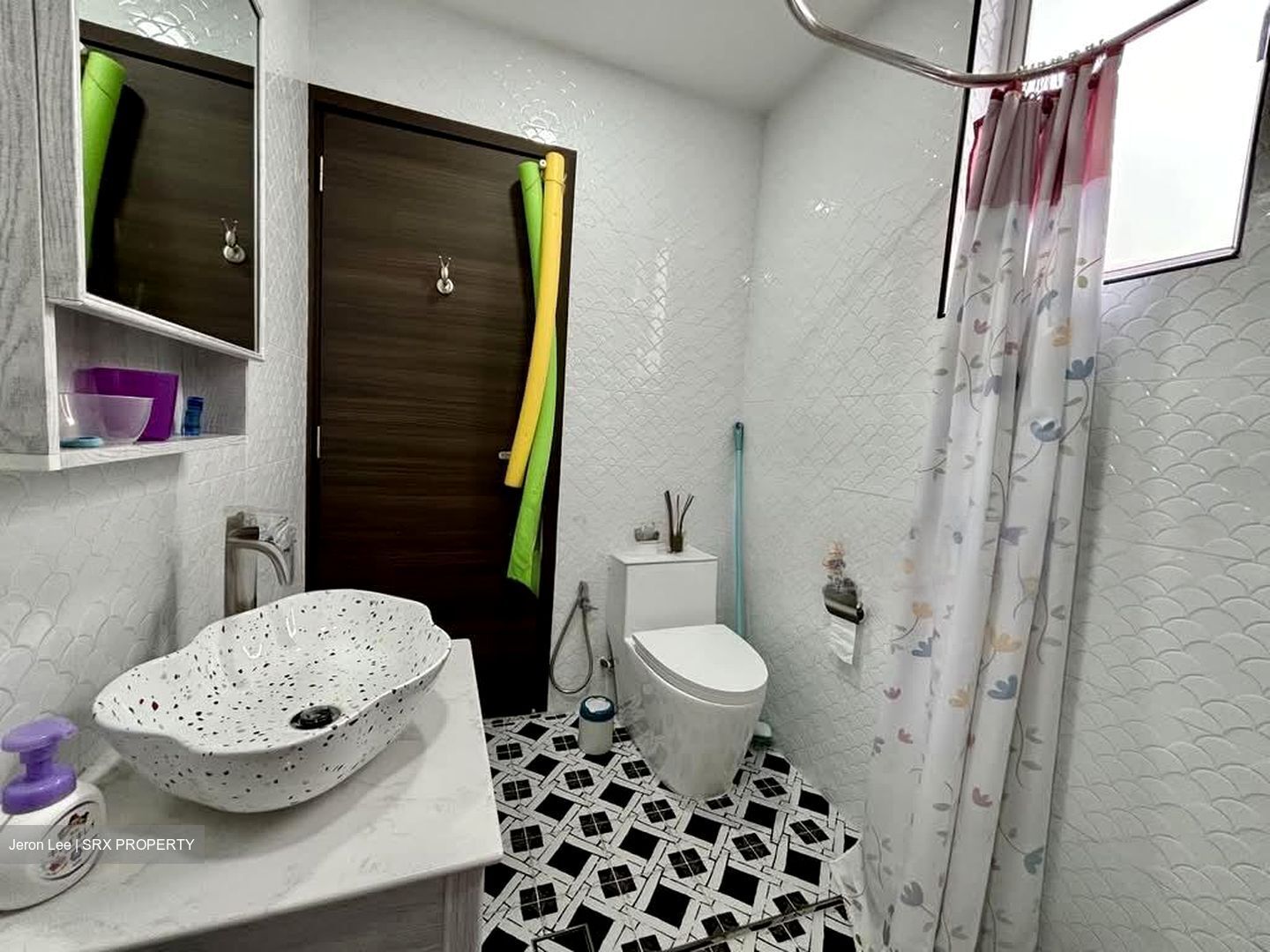 Flora Road (D17), Terrace #552025941